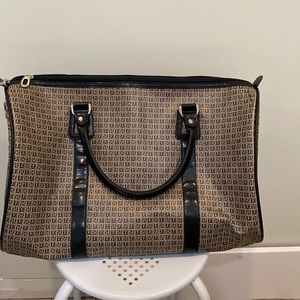 3/$30❗️Classy duffle bag